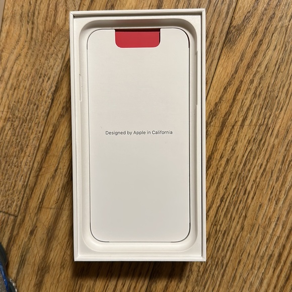 iPhone 11 Red 64GB Unlocked with Case - Picture 8 of 10